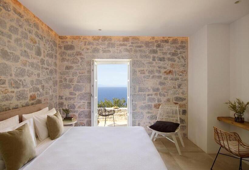 Отель Ariá Estate Suites & Spa