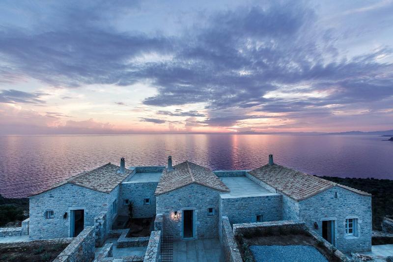 Отель Ariá Estate Suites & Spa