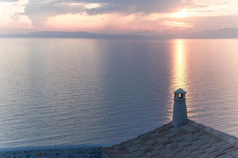 Отель Ariá Estate Suites & Spa