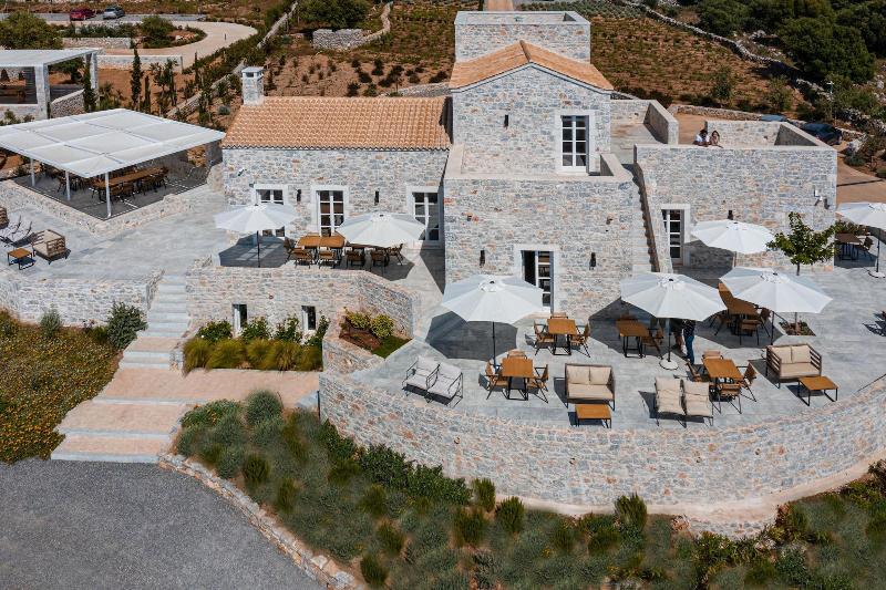 Отель Ariá Estate Suites & Spa