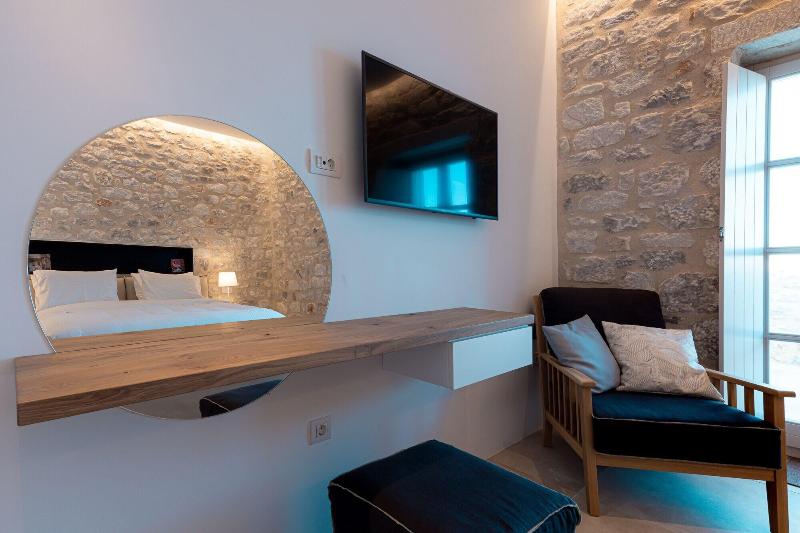 Отель Ariá Estate Suites & Spa