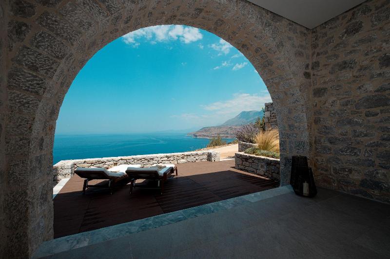 Отель Ariá Estate Suites & Spa