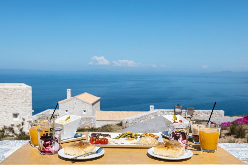 Отель Ariá Estate Suites & Spa