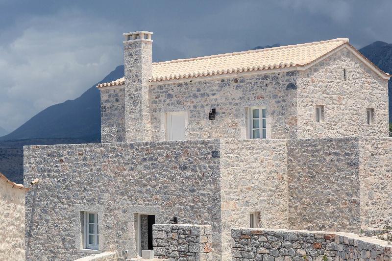 Отель Ariá Estate Suites & Spa