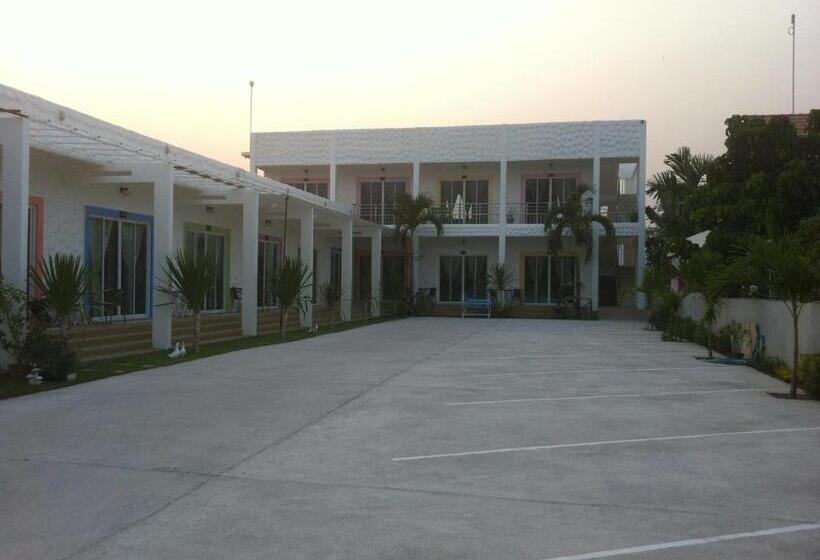 בית מלון כפרי Baanchomjan @ Suanphung