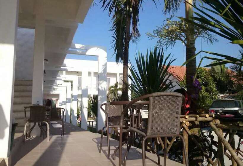 בית מלון כפרי Baanchomjan @ Suanphung