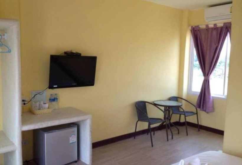 בית מלון כפרי Baanchomjan @ Suanphung