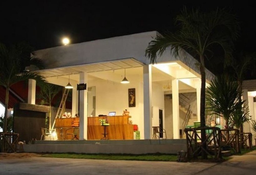 בית מלון כפרי Baanchomjan @ Suanphung