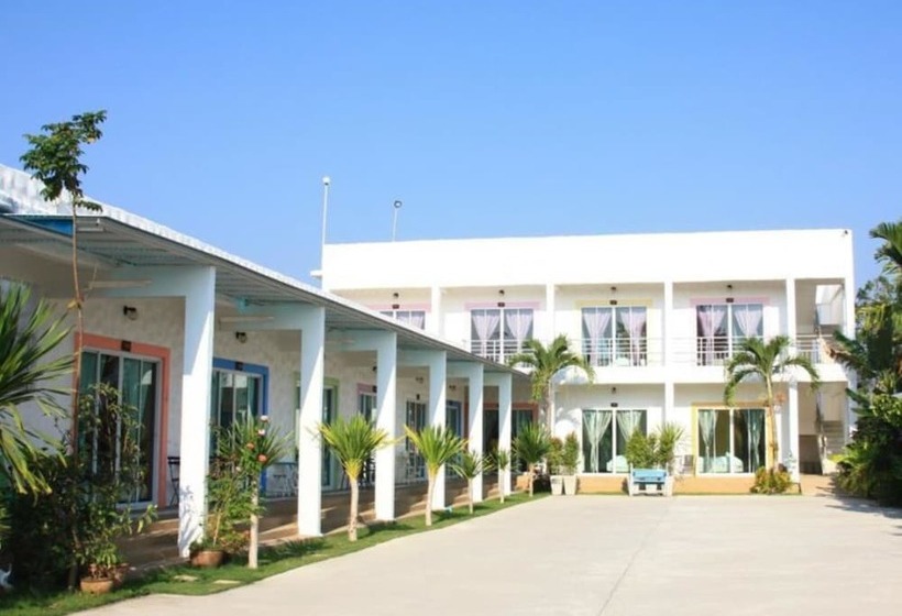 בית מלון כפרי Baanchomjan @ Suanphung