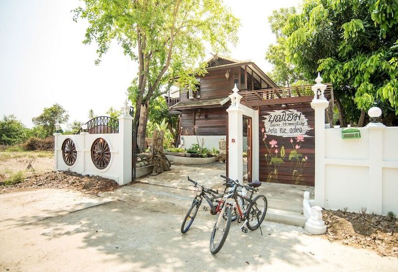 בית מלון כפרי Boon Home Stay Arts And Crafts