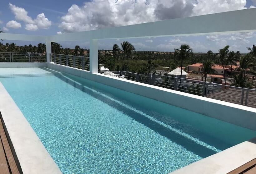 ホテル Ducassi Suites Rooftop Pool Beach Club & Spa