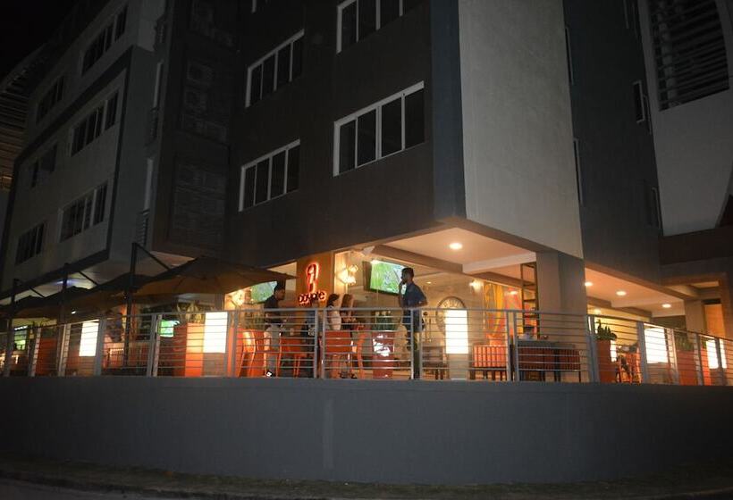 酒店 Ducassi Suites Rooftop Pool Beach Club & Spa