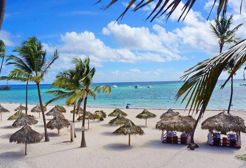 酒店 Ducassi Suites Rooftop Pool Beach Club & Spa