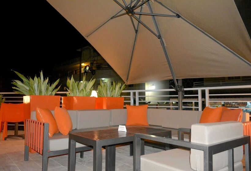 ホテル Ducassi Suites Rooftop Pool Beach Club & Spa