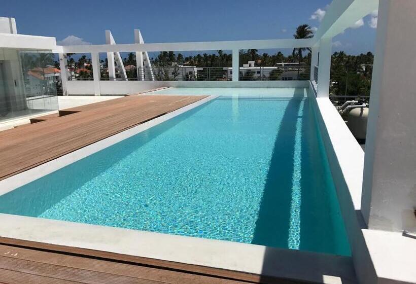 酒店 Ducassi Suites Rooftop Pool Beach Club & Spa