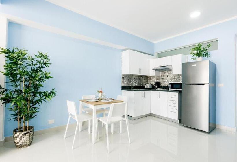 酒店 Ducassi Suites Rooftop Pool Beach Club & Spa