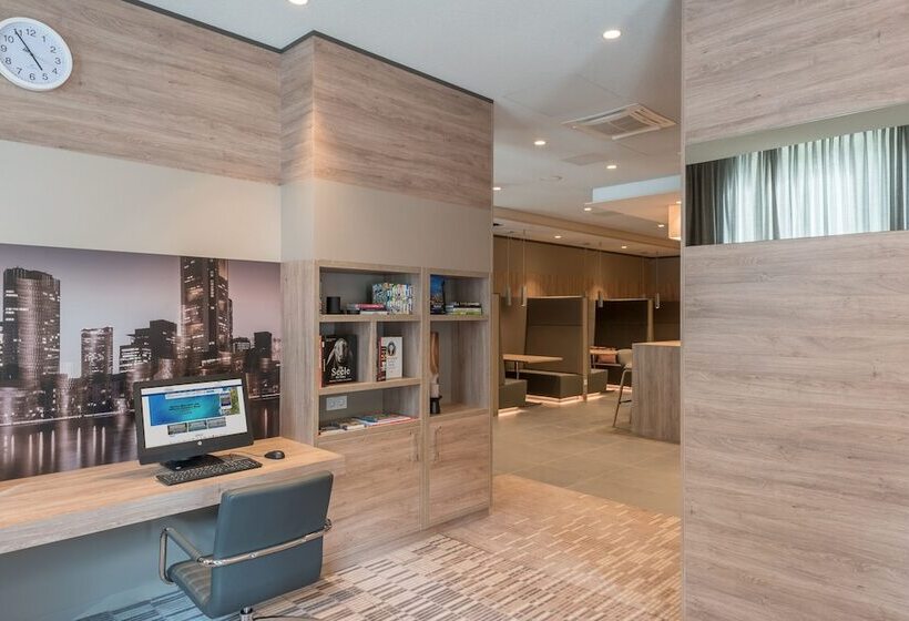 هتل Hampton By Hilton Frankfurt Airport