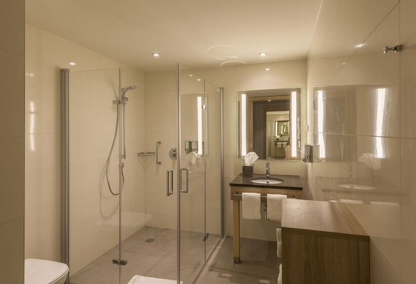 هتل Hampton By Hilton Frankfurt Airport