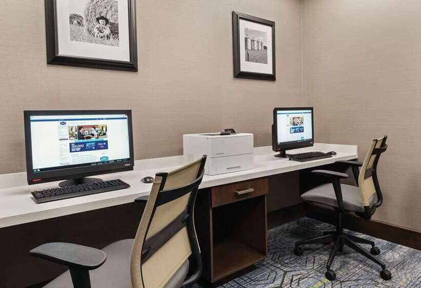 호텔 Hampton Inn Brooklyn Park