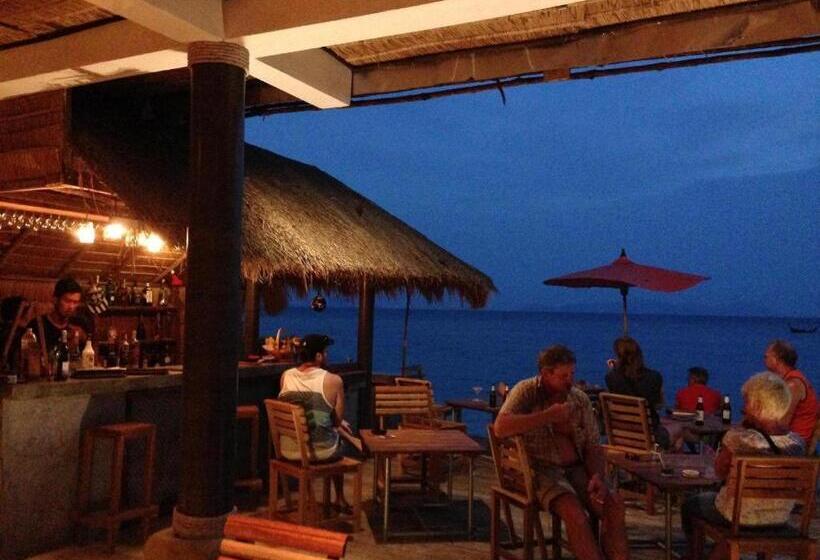 בית מלון כפרי Koh Mook De Tara Beach Resort