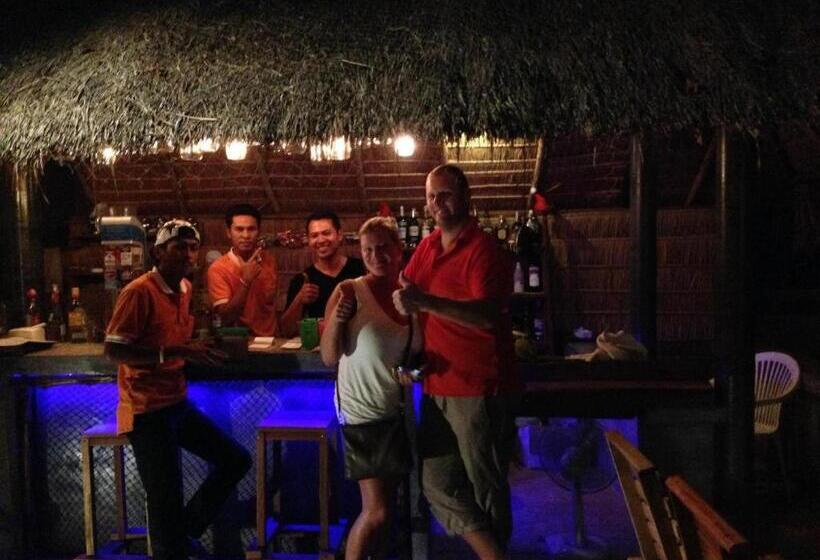 בית מלון כפרי Koh Mook De Tara Beach Resort