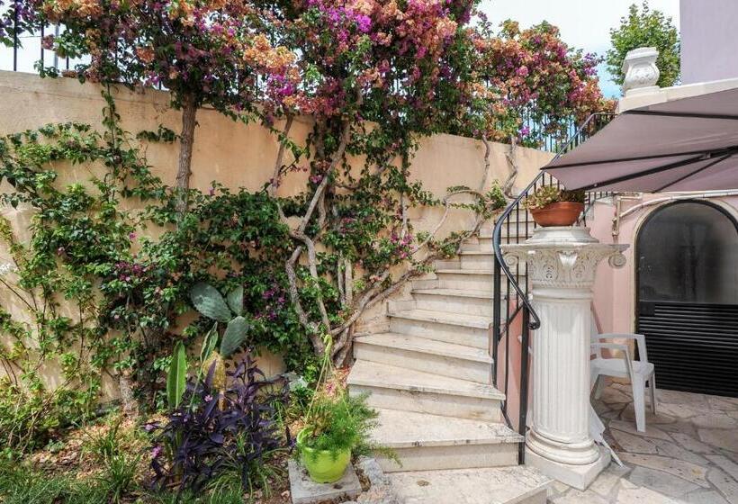 Отель Le Vauban