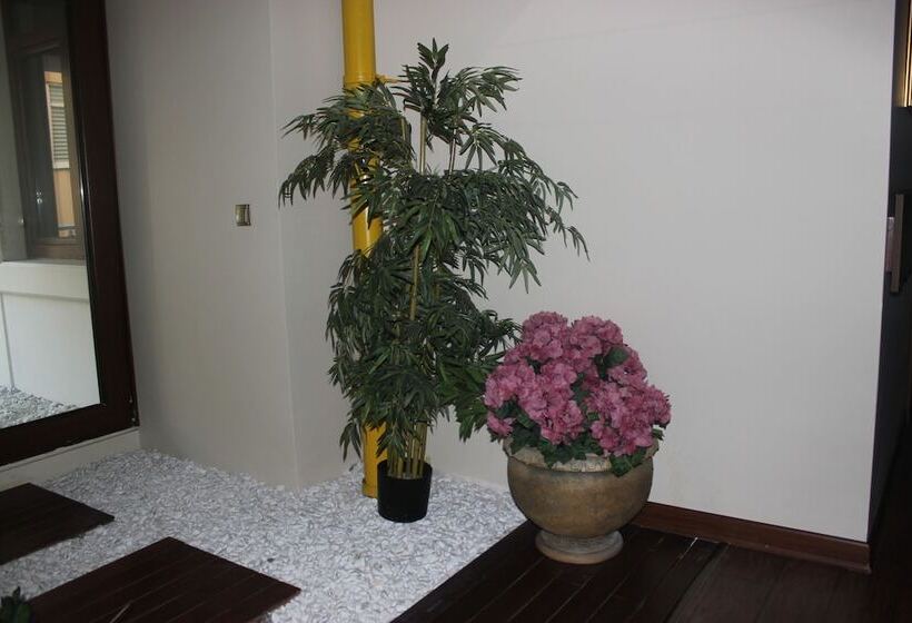 ホテル Ottoman Suites