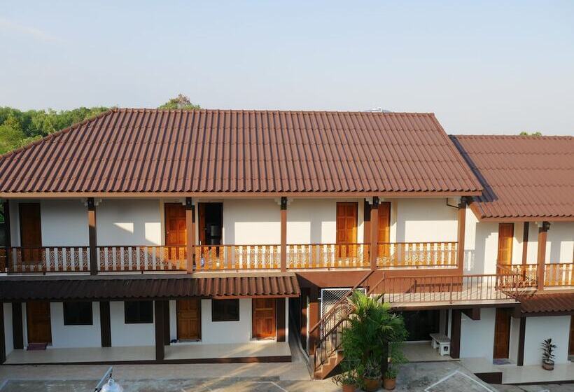 בית מלון כפרי Pattana Resort