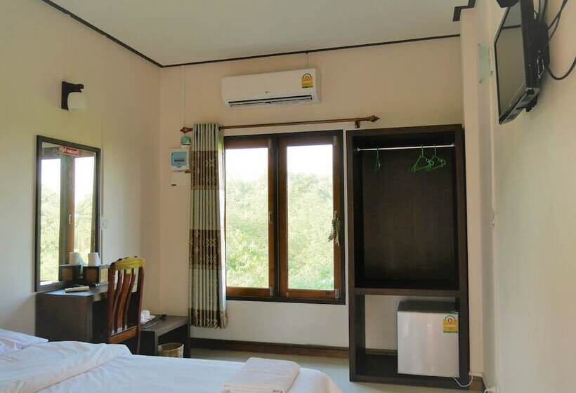 בית מלון כפרי Pattana Resort