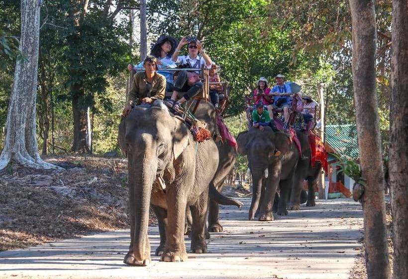 Отель Soutchai Resort