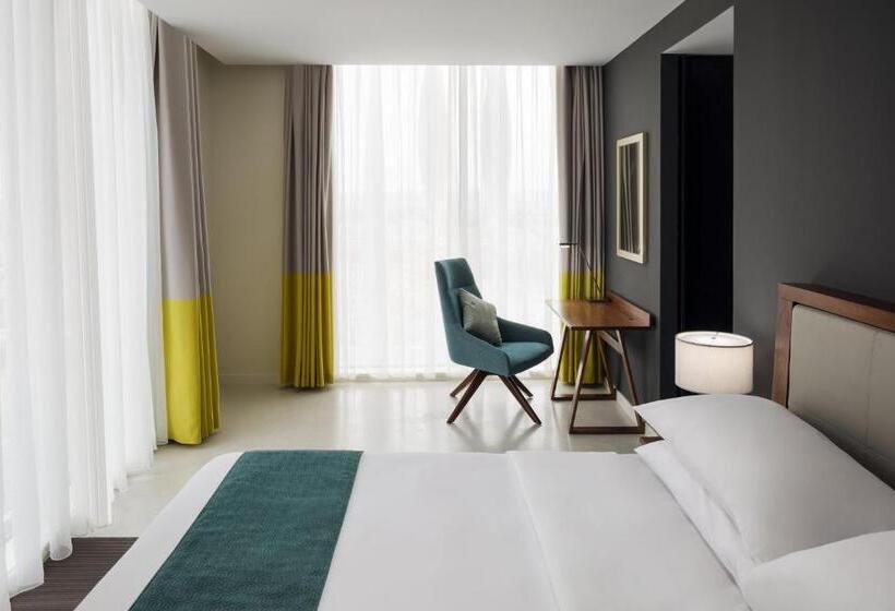 ホテル Staybridge Suites Al Khobar, An Ihg