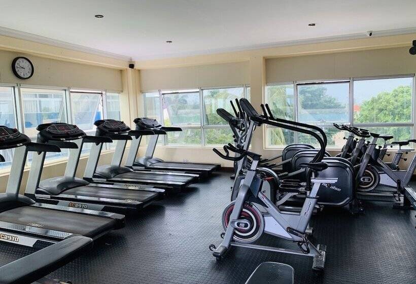 فندق Tanga Beach Resort & Spa