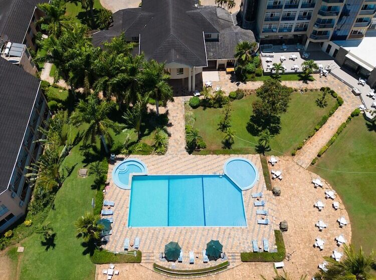 ホテル Tanga Beach Resort & Spa