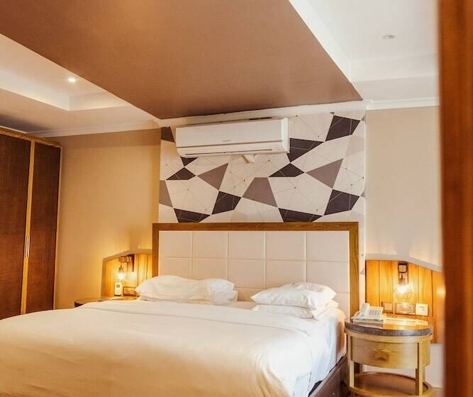 فندق Tanga Beach Resort & Spa