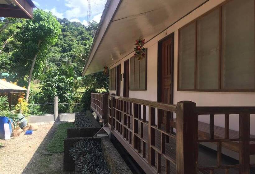 בית מלון כפרי Tay Lelong's Pension House