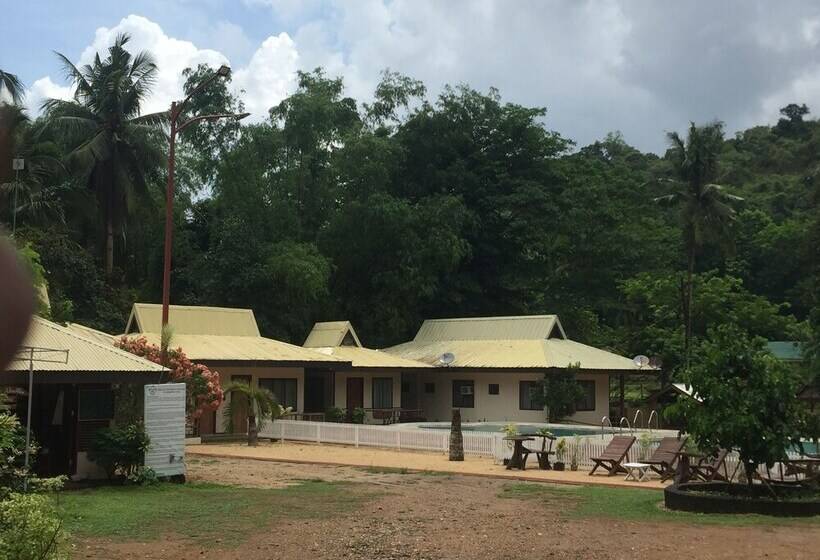 בית מלון כפרי Tay Lelong's Pension House