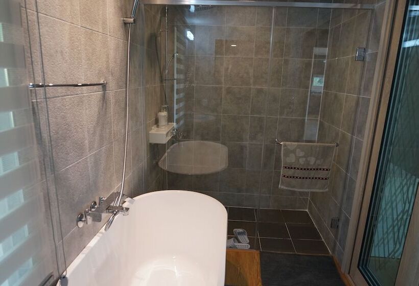 Moonlight Village Pension