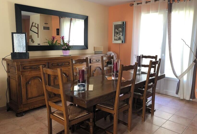 펜션 Au Petit Nid De Valaine