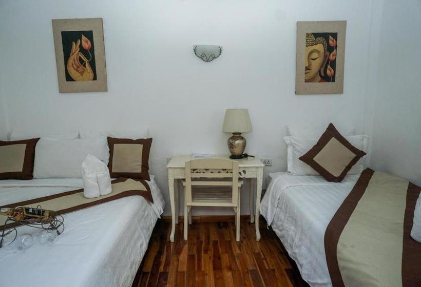 פנסיון Frangipani Guest House