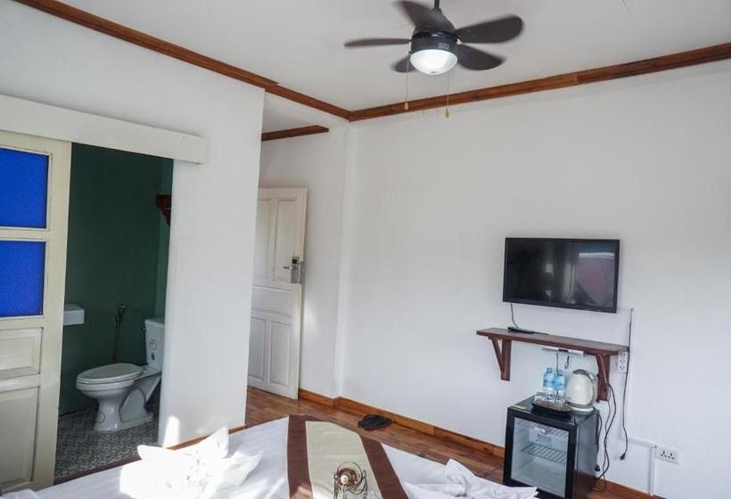 פנסיון Frangipani Guest House