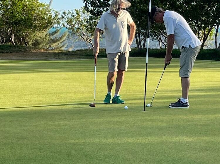 پانسیون Poé Côté Lagon Beach Bungalows