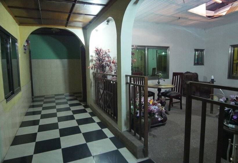 پانسیون Tim Freeman Guest House