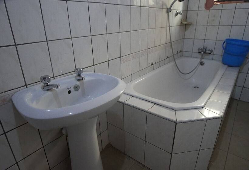 پانسیون Tim Freeman Guest House