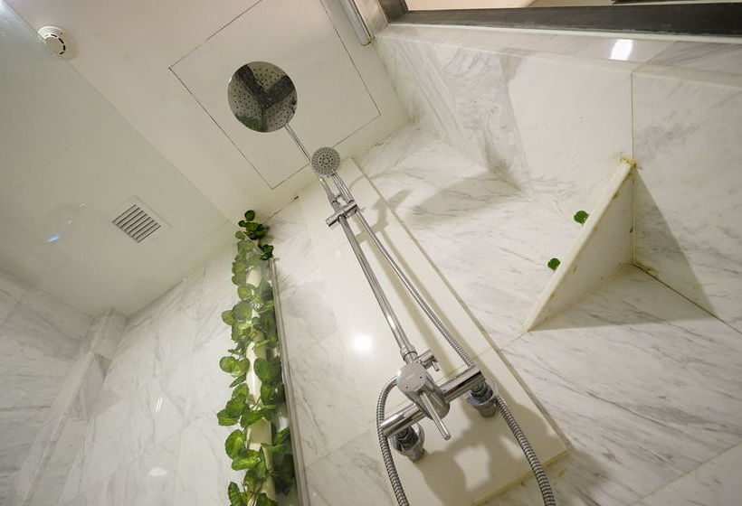 هتل Zen Rooms Changi Village