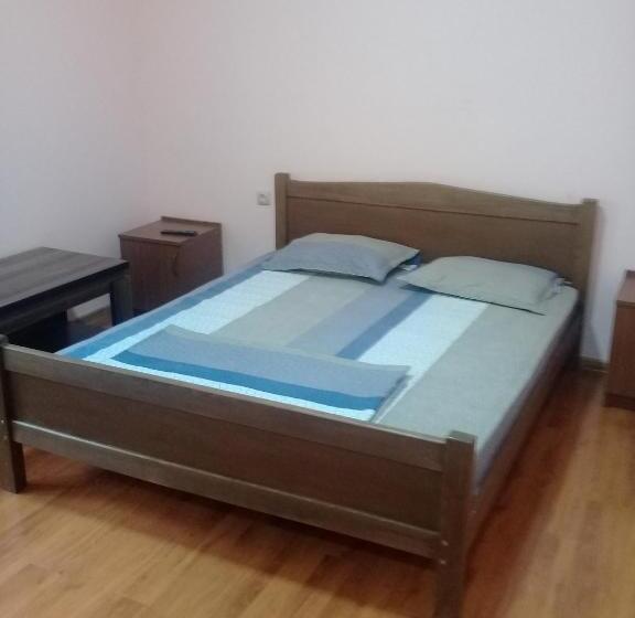 تختخواب و صبحانه Elmira