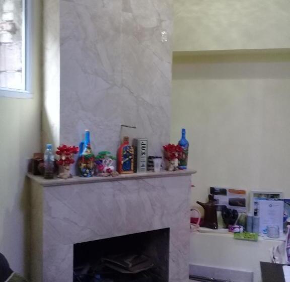 تختخواب و صبحانه Elmira