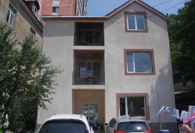 تختخواب و صبحانه Elmira