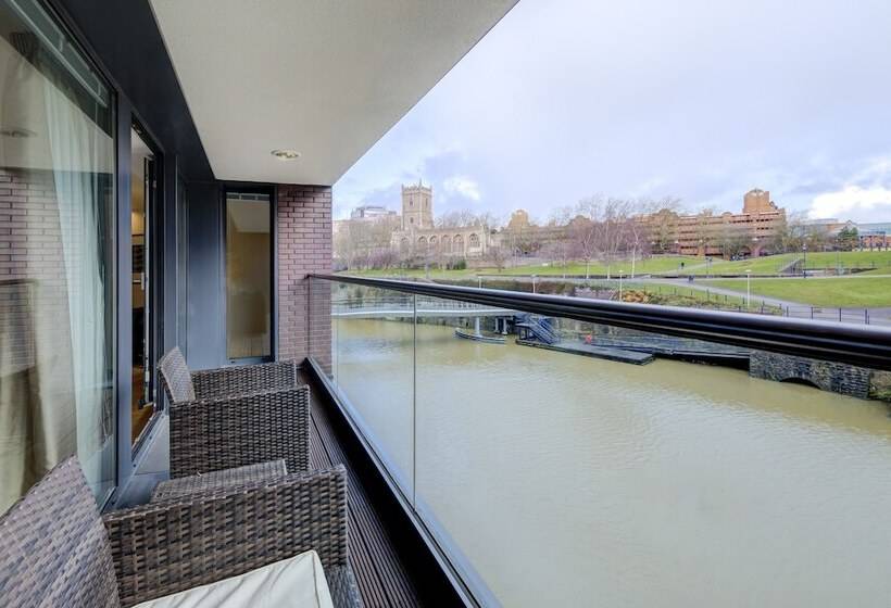 Cleyro Serviced Apartments Finzels Reach