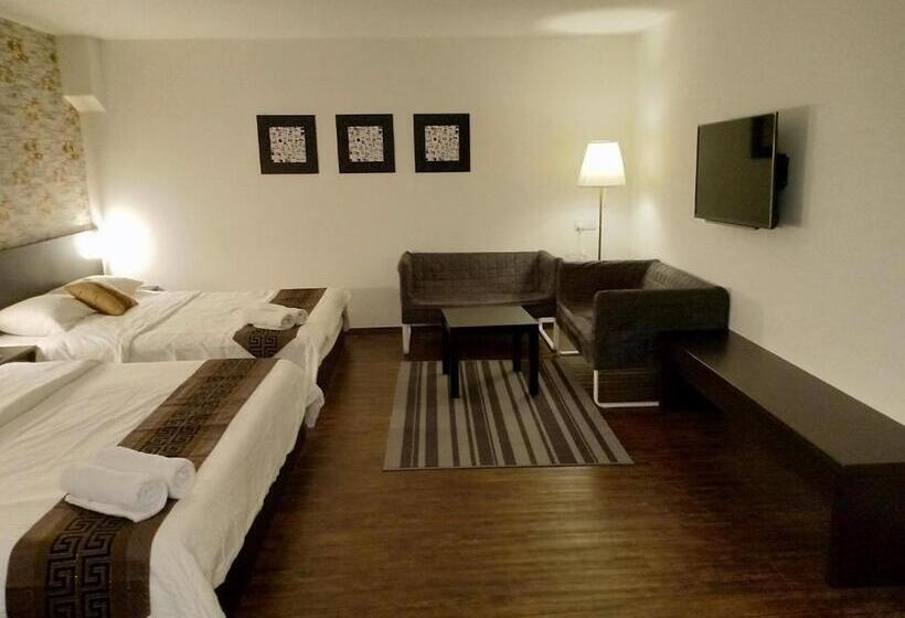 Отель 52 The Grace