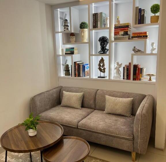 Отель 52 The Grace